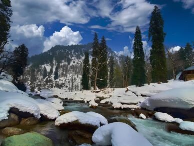 Marchoi Trek: Winter Trek in Kashmir